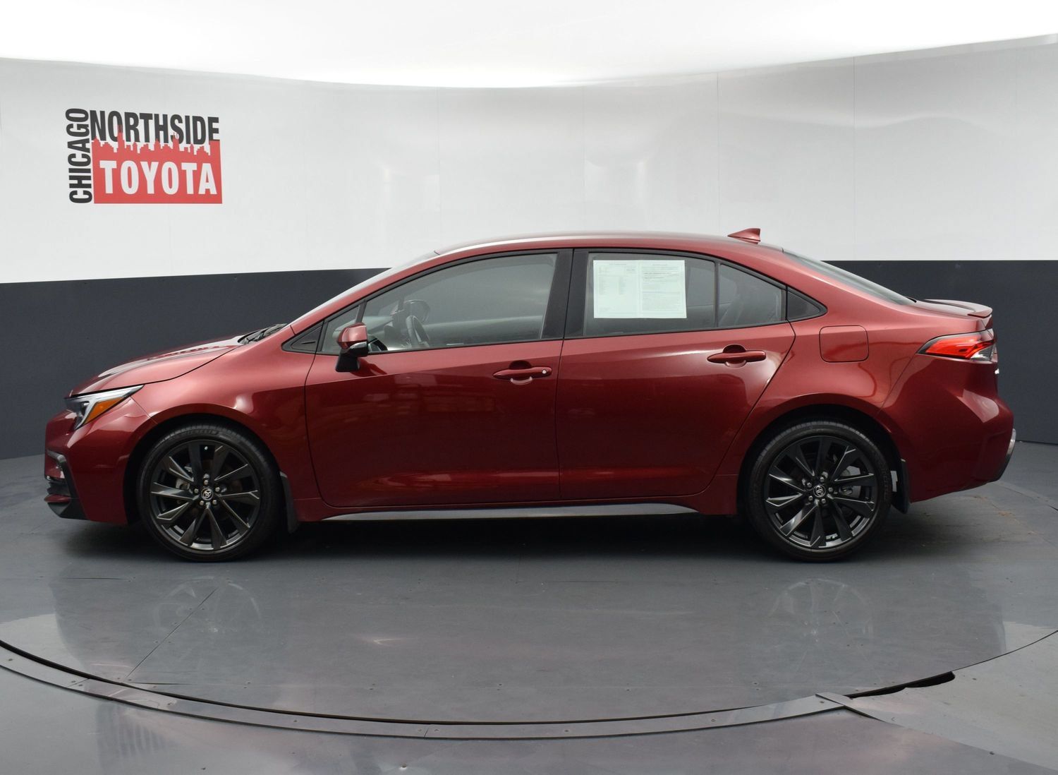 Used 2025 Toyota Corolla SE FWD image 2