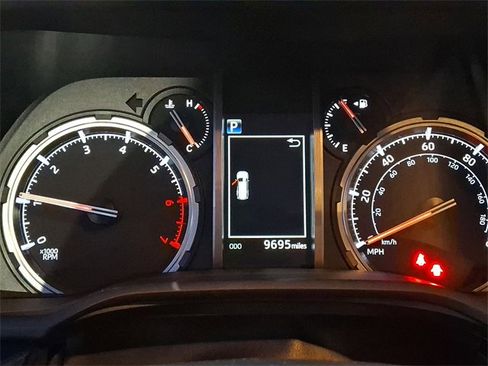 Certified 2024 Toyota 4Runner TRD Off-Road Premium image 28