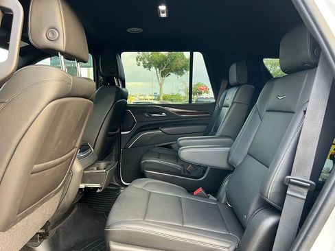 Used 2021 Cadillac Escalade Luxury RWD image 12