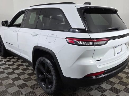 Used 2023 Jeep Grand Cherokee Limited w/ Black Appearance Package image 6