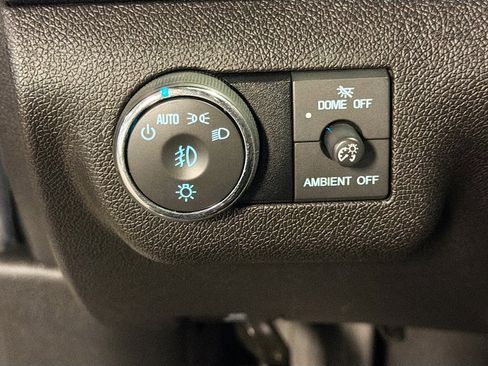 Used 2017 Chevrolet Traverse LT image 16