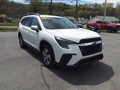 Used 2024 Subaru Ascent Premium w/ Convenience Package image 6