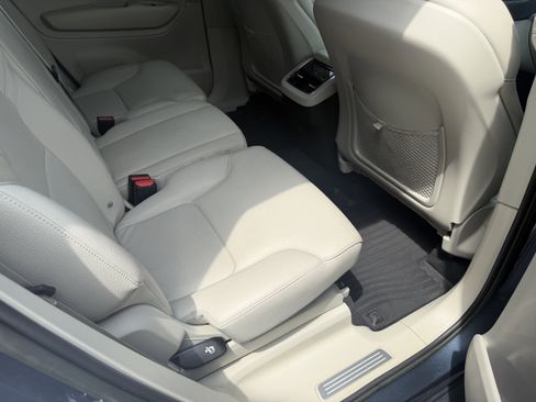 Used 2022 Volvo XC90 T5 Momentum w/ Protection Package Premier FWD image 21