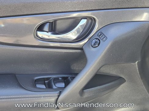 Used 2020 Nissan Rogue SV FWD image 19