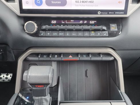 Used 2023 Toyota Sequoia Limited image 25