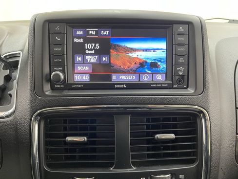 Used 2020 Dodge Grand Caravan SE w/ UConnect Hands-Free Group image 26