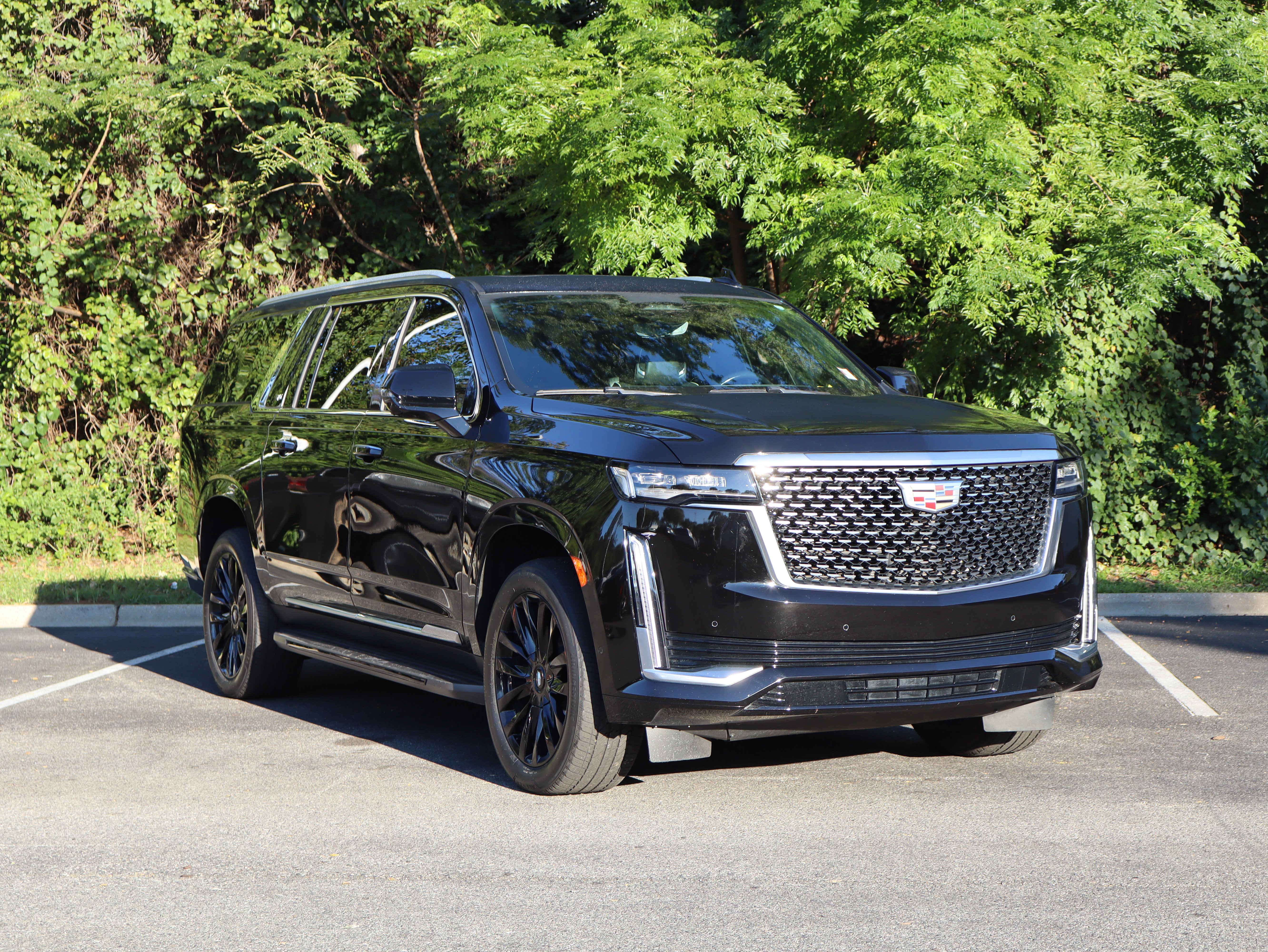Used 2024 Cadillac Escalade ESV Premium Luxury AWD/4WD image 9