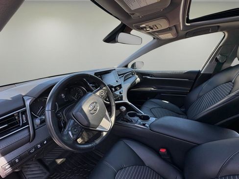 Used 2022 Toyota Camry SE w/ Cold Weather Package image 14