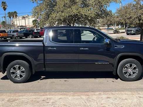 Used 2025 GMC Sierra 1500 SLT image 9