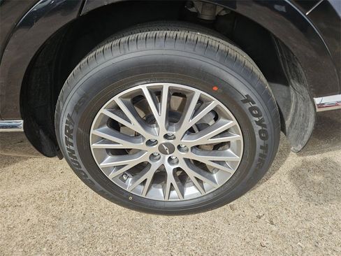 Used 2024 Genesis GV80 2.5T image 25