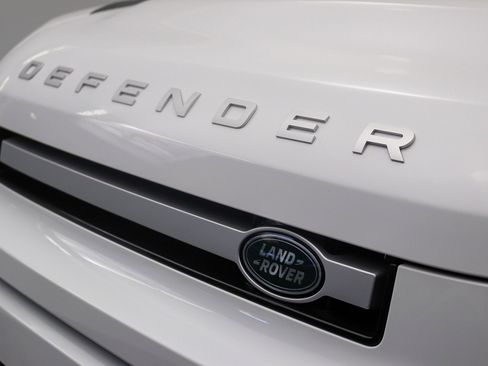 Used 2025 Land Rover Defender 110 S AWD/4WD image 13