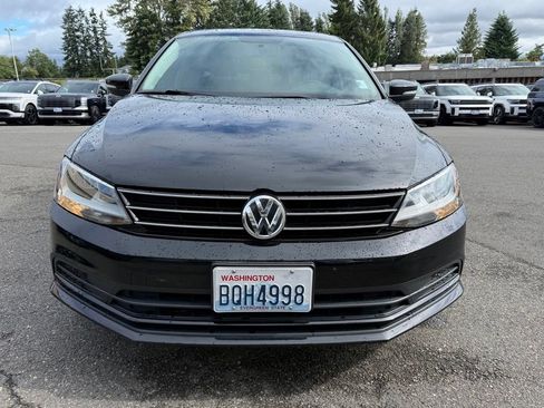 Used 2016 Volkswagen Jetta SE FWD image 2
