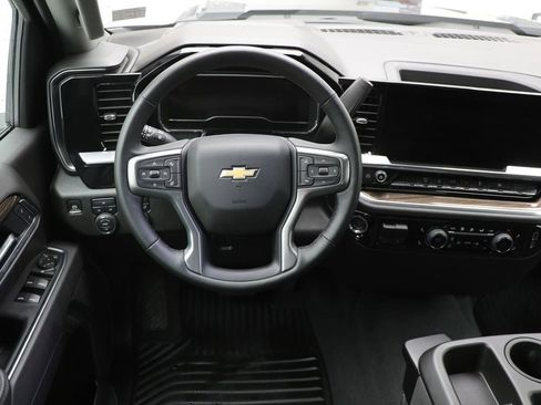 Used 2025 Chevrolet Silverado 2500 LT w/ Convenience Package AWD/4WD image 8