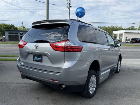Used 2017 Toyota Sienna XLE FWD image 5