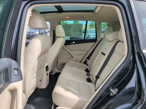 Used 2017 Volkswagen Tiguan SEL FWD image 12