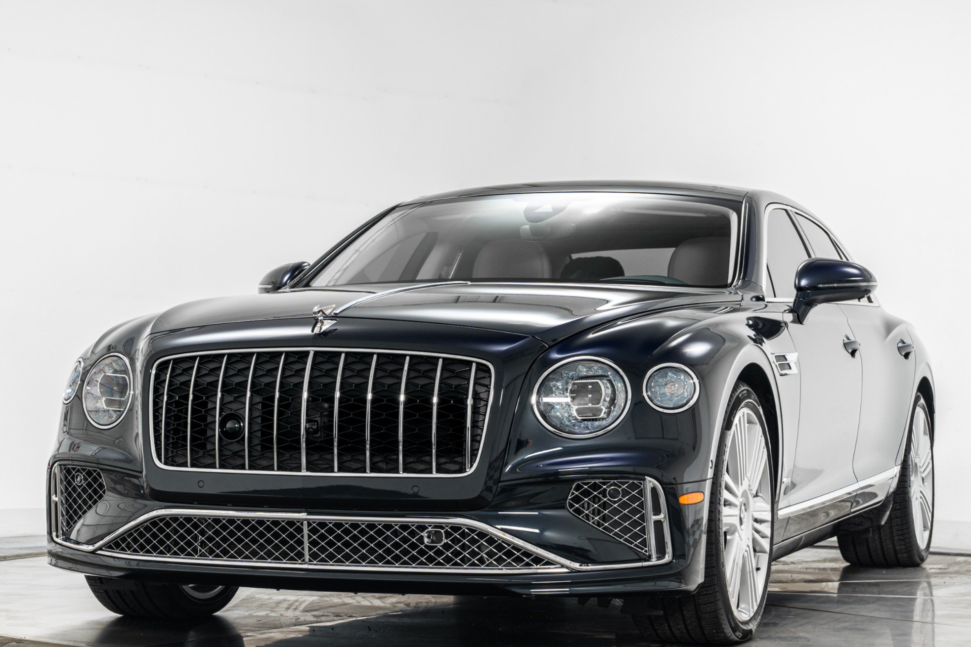 Used 2026 Bentley Flying Spur Azure AWD/4WD image 5