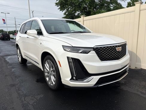 Used 2021 Cadillac XT6 Premium Luxury AWD/4WD image 2