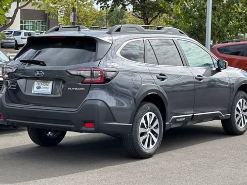 Used 2025 Subaru Outback Premium image 4