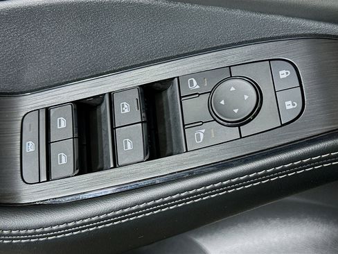 Used 2023 Nissan Rogue SV w/ SV Premium B Package image 15