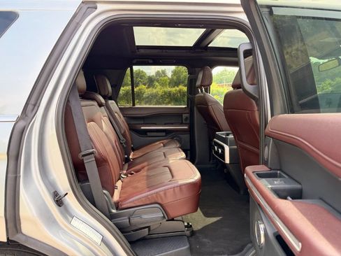 Used 2024 Ford Expedition Limited RWD image 17