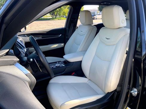 Used 2025 Cadillac XT5 Sportv image 10