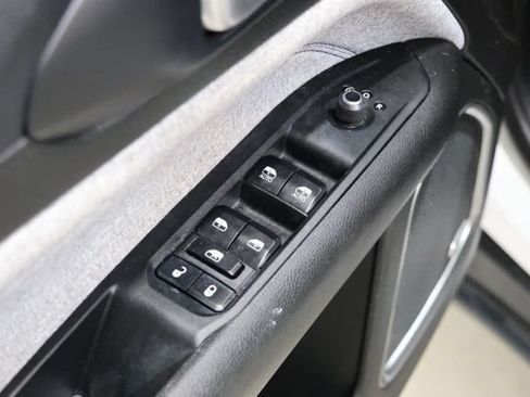 Used 2023 Jeep Compass Latitude w/ Sun and Sound Group AWD/4WD image 20
