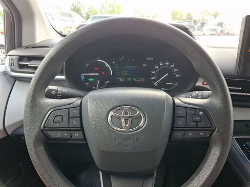 Used 2025 Toyota Sienna LE FWD image 23