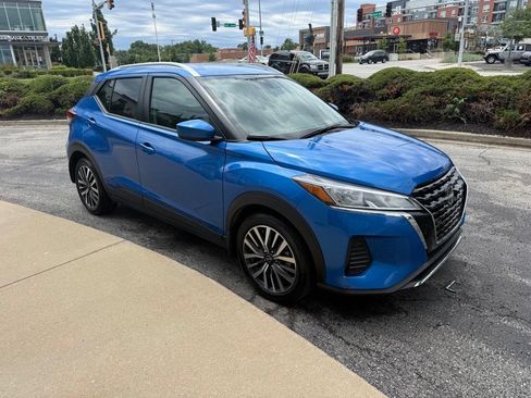 Used 2023 Nissan Kicks SV FWD image 3