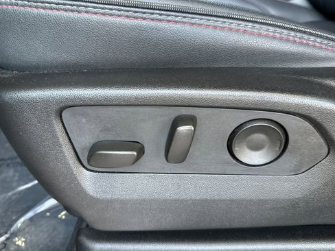 Certified 2025 Chevrolet Suburban RST image 12