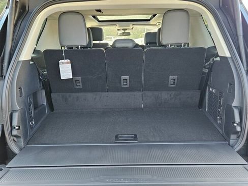 New 2025 Ford Expedition Active image 15