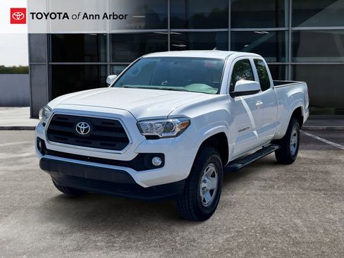 Used 2016 Toyota Tacoma SR5 RWD image 6