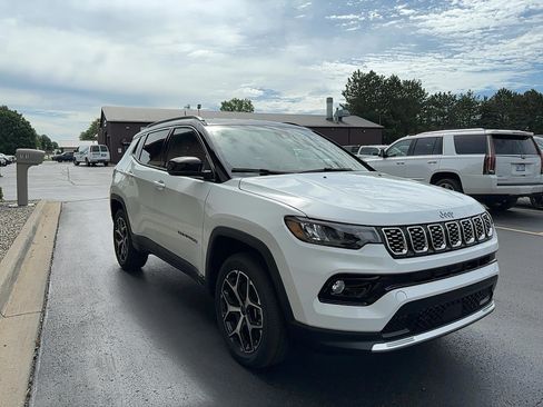 Used 2026 Jeep Compass Limited AWD/4WD image 4