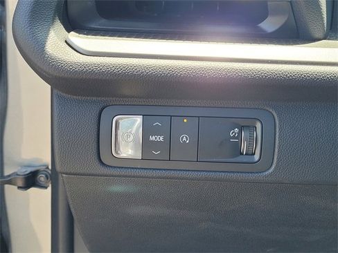 Used 2024 Chevrolet Traverse LT image 25