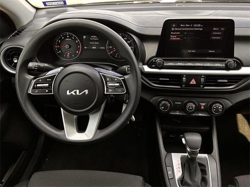 Used 2024 Kia Forte LXS w/ LXS Technology Package image 12