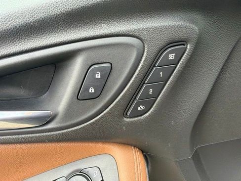 Used 2021 Buick Encore GX Essence w/ Experience Buick Package FWD image 12