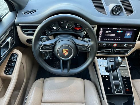 Certified 2025 Porsche Macan AWD/4WD image 15