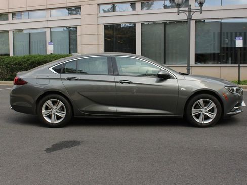 Used 2018 Buick Regal Preferred w/ Sights and Sounds Package FWD image 6