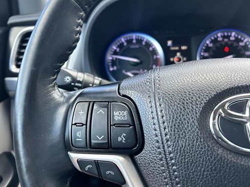 Used 2019 Toyota Highlander XLE image 24