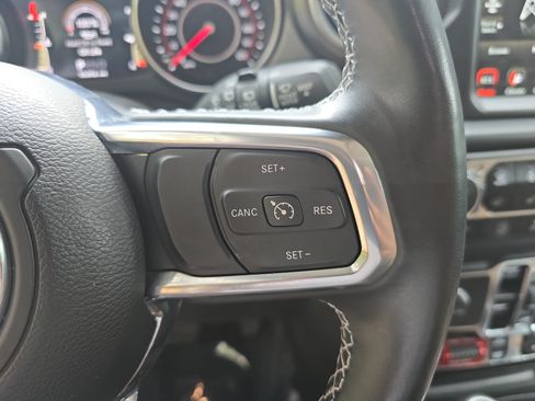 Used 2022 Jeep Wrangler Unlimited Rubicon w/ Dual Top Group AWD/4WD image 19