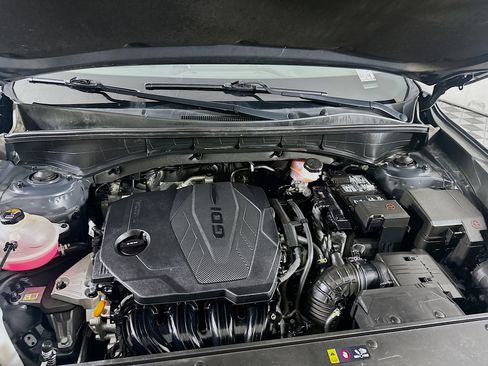 Used 2023 Kia Sorento LX image 32