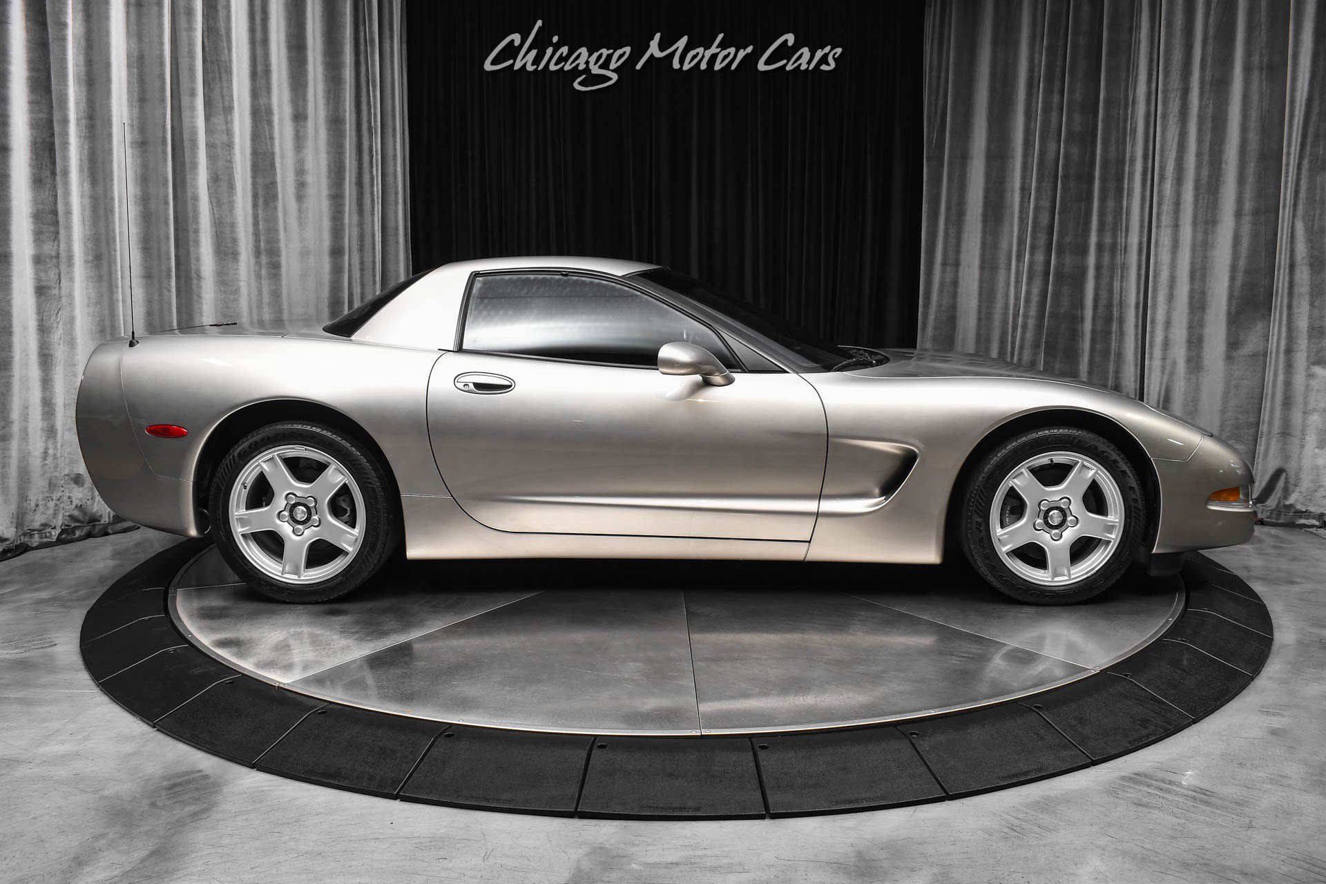 Used 1999 Chevrolet Corvette Coupe w/ Lighting Pkg RWD image 31