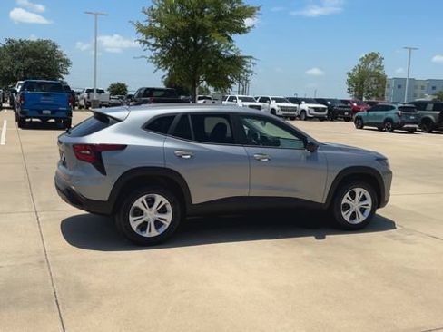 New 2026 Chevrolet Trax LS w/ Driver Confidence Package FWD image 9