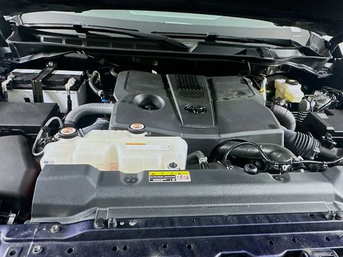 Used 2023 Toyota Tundra Platinum w/ Advanced Package image 33