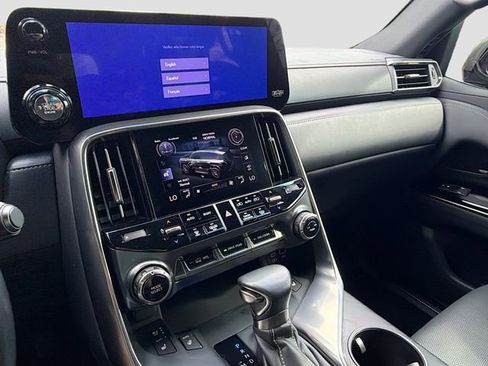 Used 2022 Lexus LX 600 4WD w/ Accessory Package (Z1) image 30