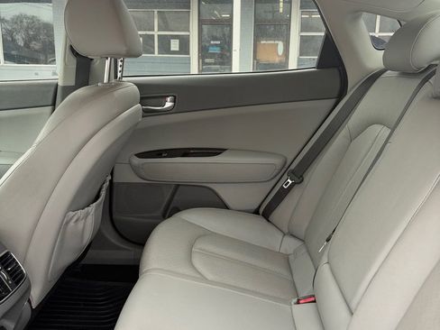 Used 2017 Kia Optima EX image 11