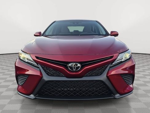 Used 2018 Toyota Camry SE FWD image 2