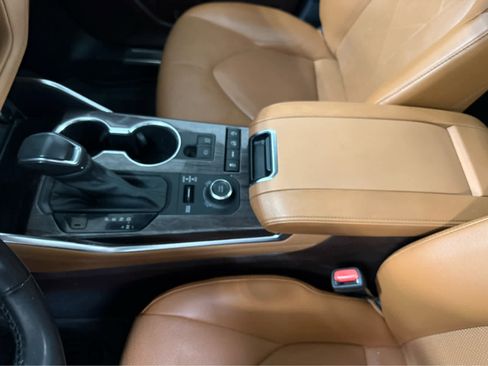 Used 2022 Toyota Highlander Platinum image 22