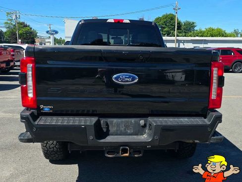 Used 2023 Ford F350 XLT w/ XLT Premium Package AWD/4WD image 4