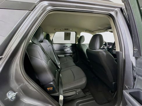 Used 2025 Nissan Pathfinder SV image 31