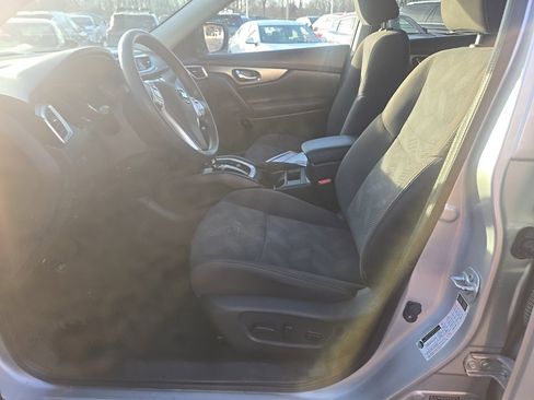 Used 2016 Nissan Rogue SV image 8
